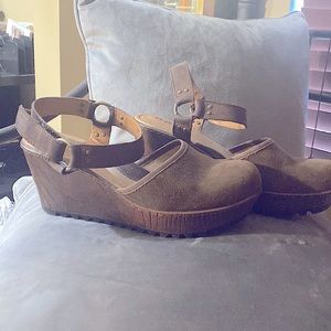Brown wedges